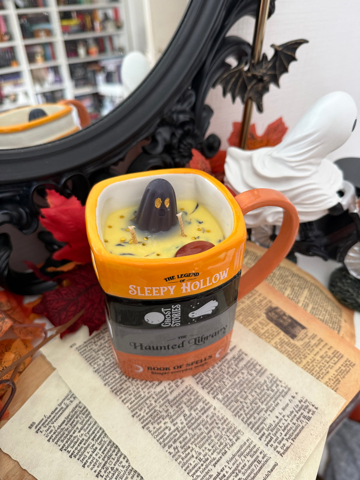 Mug pile de livres Spooky 📖