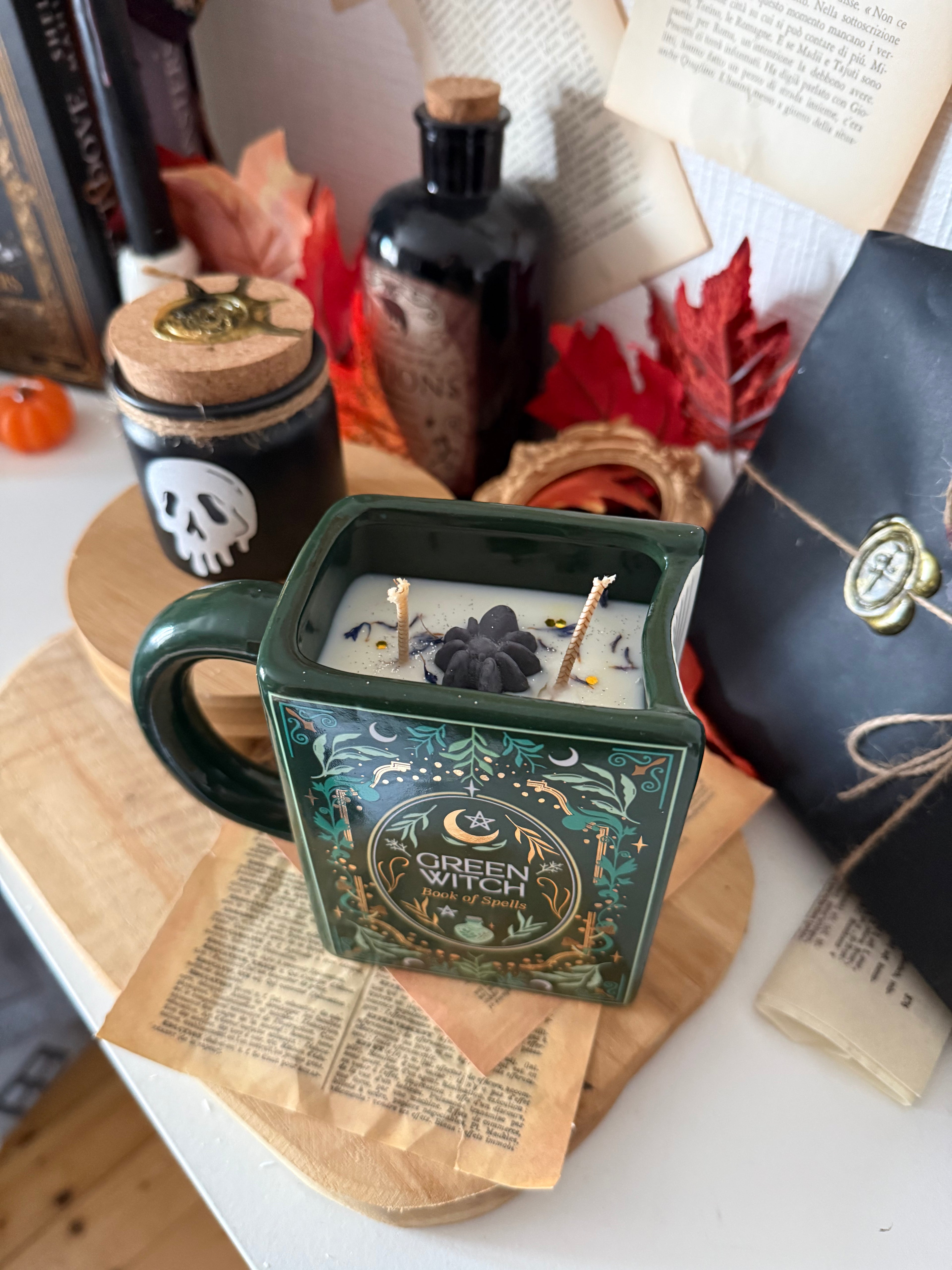 Bougie mug - Livre green witch